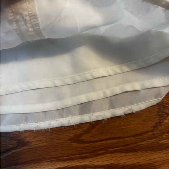 NEW LOFT White Blouse Long Sleeve V-Neck Floral Stitching Ruffle Cuff Size XS - Picture 7 of 8